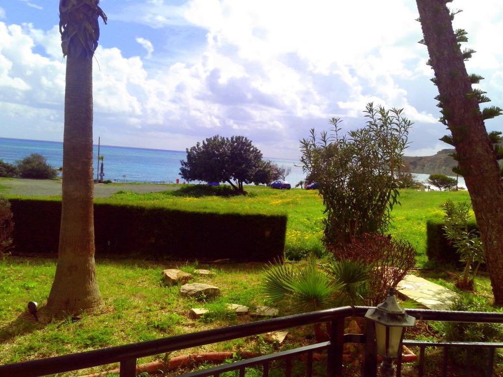 Yialos Apartments Pissouri Rum bild