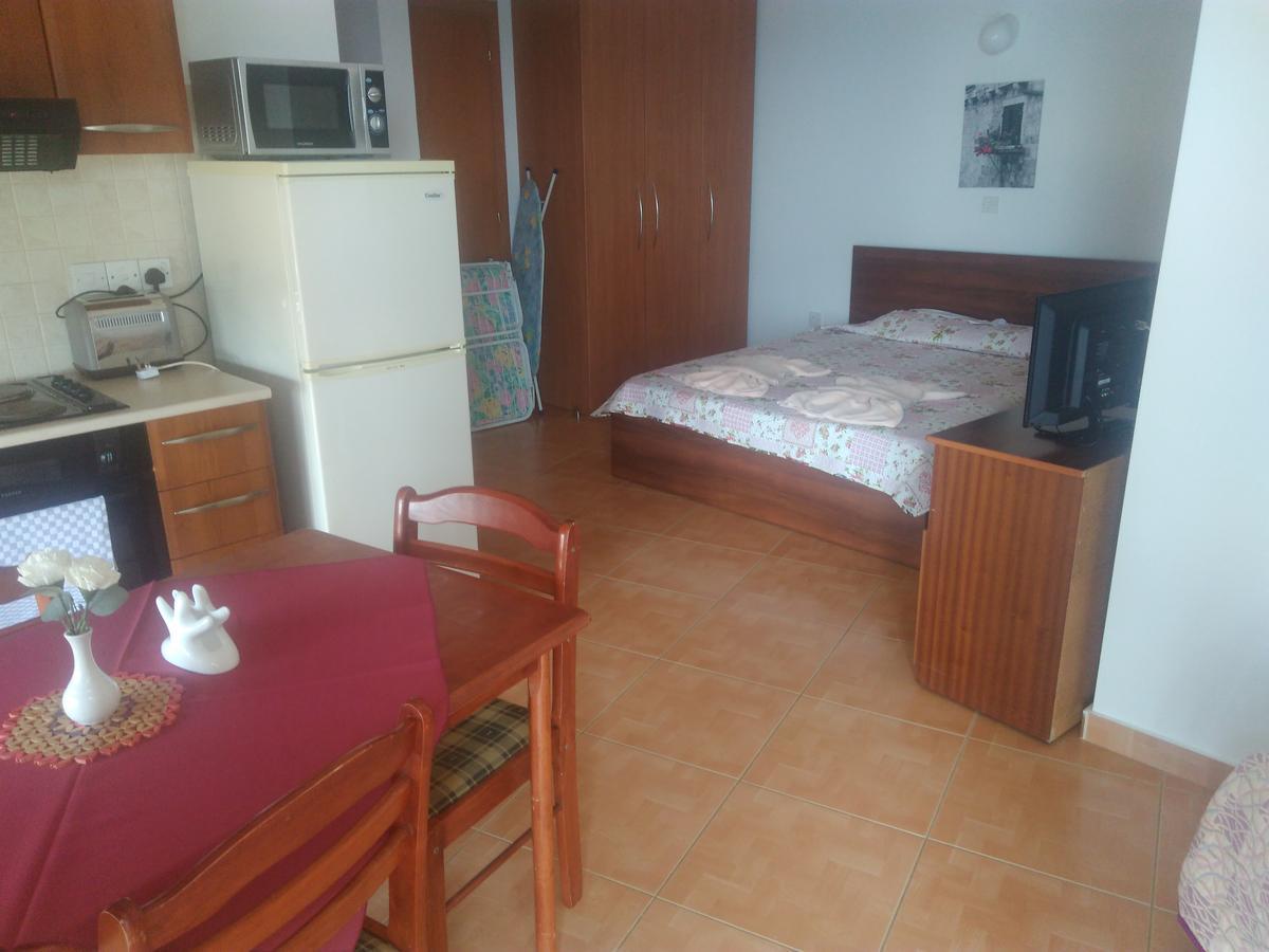 Yialos Apartments Pissouri Exteriör bild